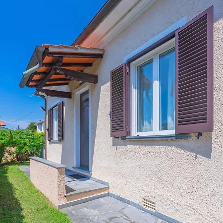 בית נופש Francesca By Interhome מרינה די פיאטרסנטה